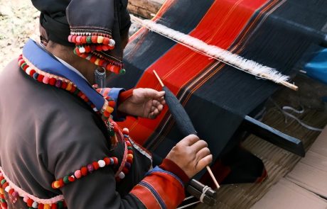 De’ang Ethnic Waist Loom Weaving De'ang Ethnic Waist Loom Weaving